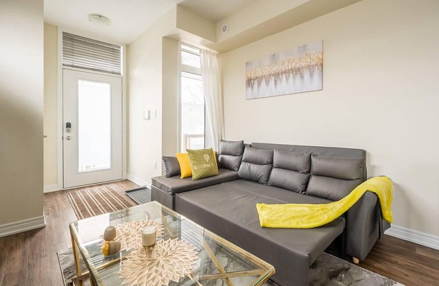 GLOBALSTAY. 1BR TH. Heart of Beamsville’s wine region. Parking