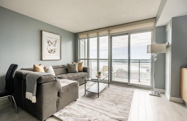 GLOBALSTAY. Lake View 1bd+den in Downtown