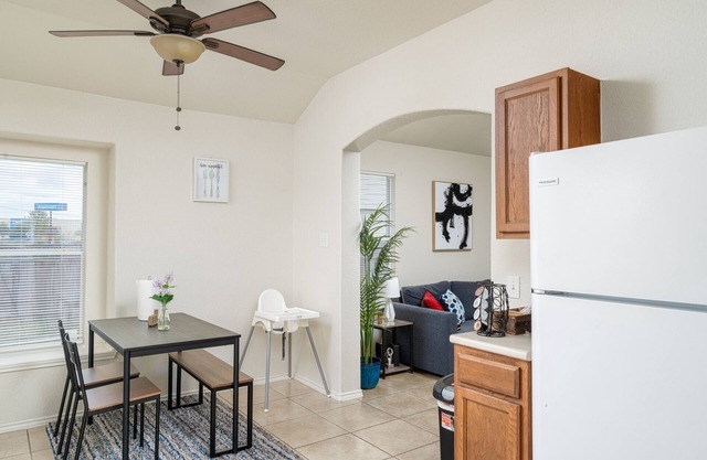 Glorious 3 bedroom home/Near Randolph AFB/No stairs.