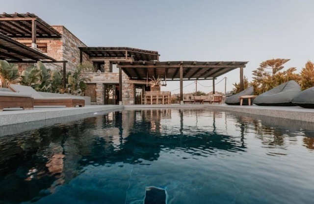 Glorious Villa With Private Pool & Jacuzzin