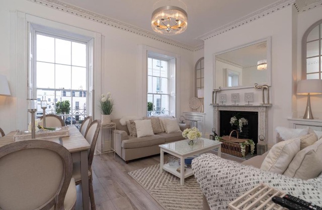 Gloucester Place Townhouse and Apartment Hot Tub!