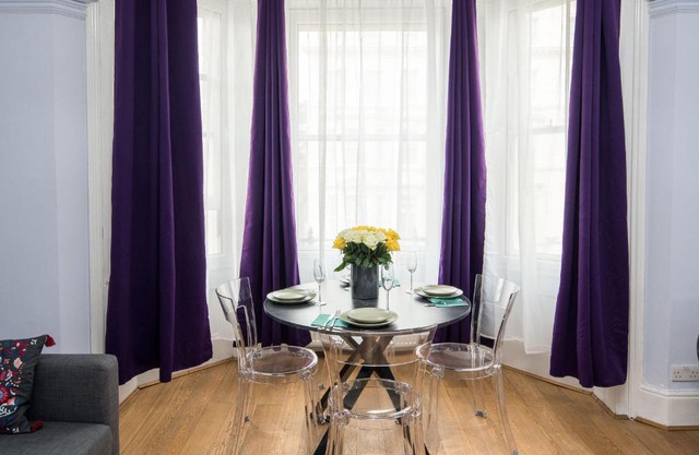 Gloucester Station Gem: 3 Bedroom Oasis