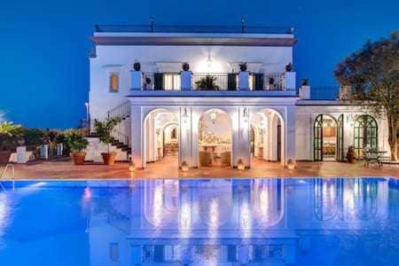 GOCCE VILLAS - The Palace Villa Escondida