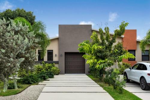 Golden Fox Downtown Pool House home
