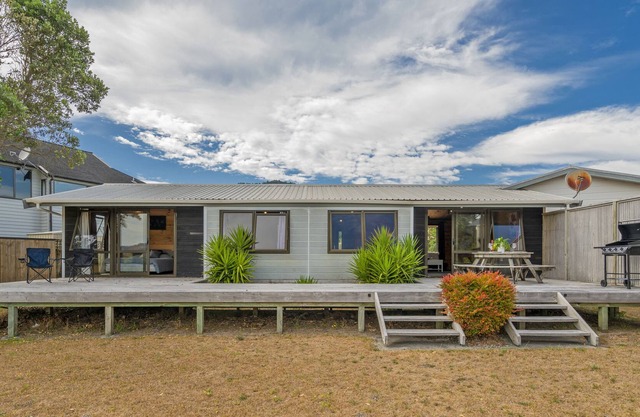 Golden Holidaze - Pauanui Holiday Home