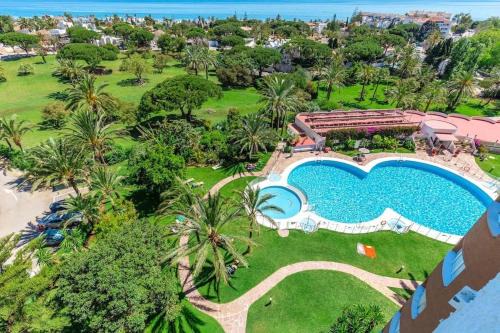 GOLDEN HOUR Beachfront apartment Marbella
