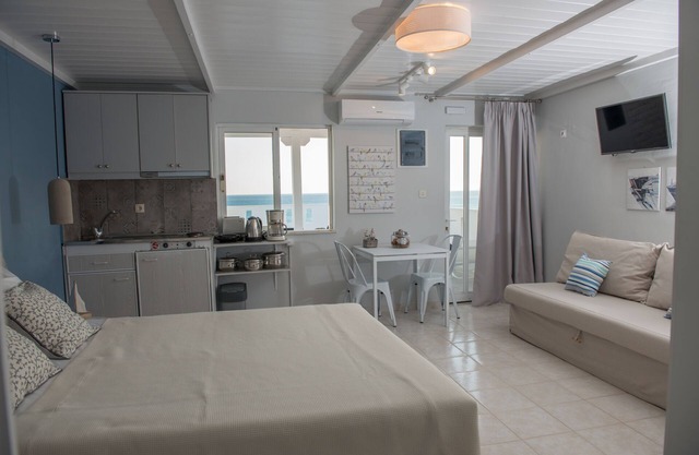 Golden Sun - Beautiful studio in a modern style with amazing sea view