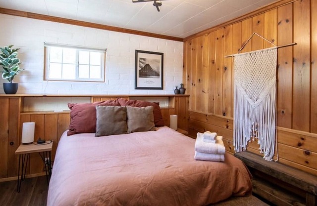 Golden Trout Two-Bedroom Suite (Unit 5) at Lake Front Cabins