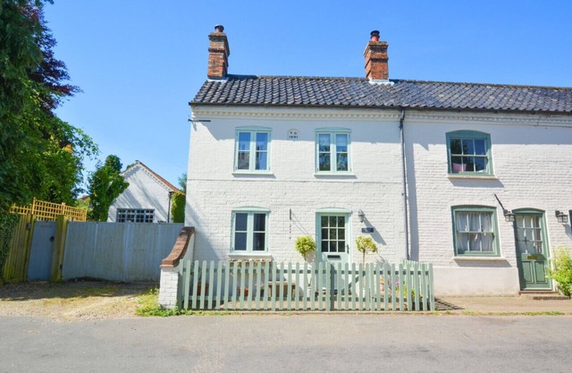 Goldsmith's Cottage - Two Bedroom House, Sleeps 3