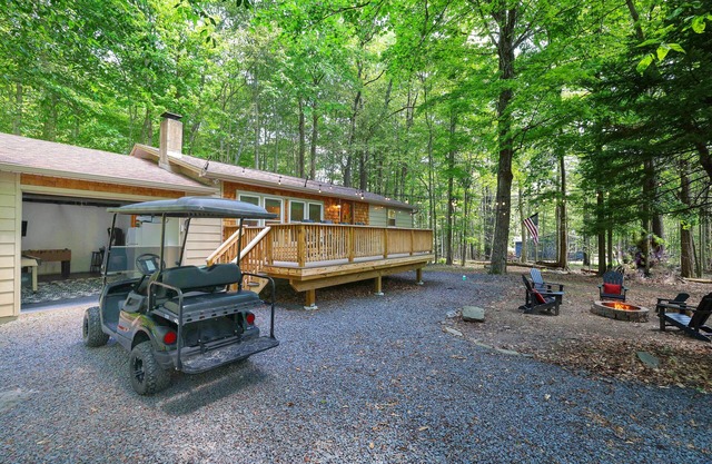 Golf Cart for rent. Dog-Friendly Cabin w/Fireplace. Kayaks & Game Room.