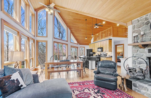 Golf Course-View Cabin: Deck in Wintergreen Resort