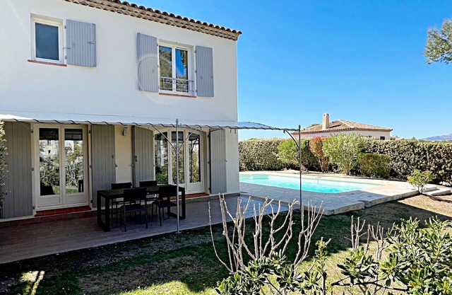 Golf de Pont Royal Villa air-conditioned 3 bedrooms Heated swimming pool Parking Garage