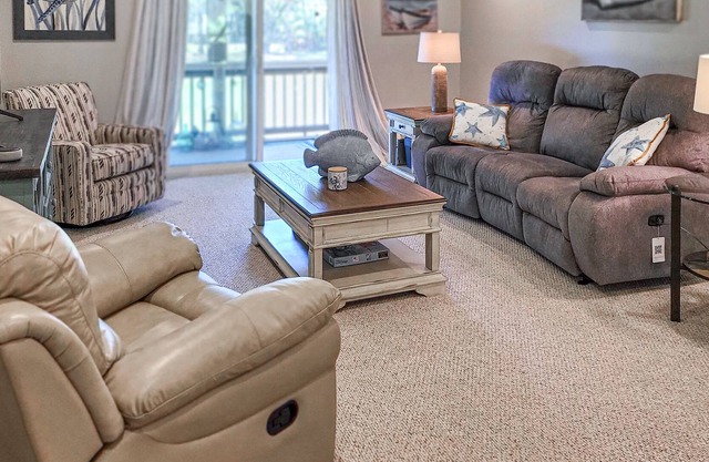 Golf escape with beach access, balcony, patio, fast WiFi & AC