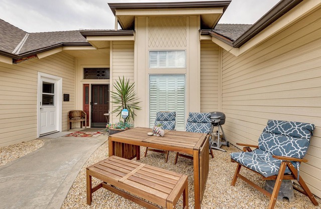 Golf, Hike, Explore: Apt 9 Mi to Dtwn Fresno!