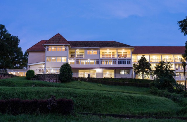 Golf Lane Hotel
