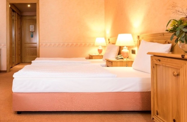 Golfblick Doppelzimmer mit Du Oder Bad, WC, Frühstück und Abendessen
