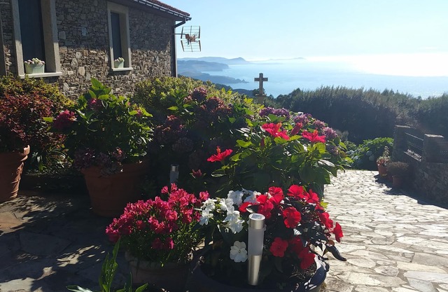Golmar, magical place. Stone house for 9 people, luxury and care details