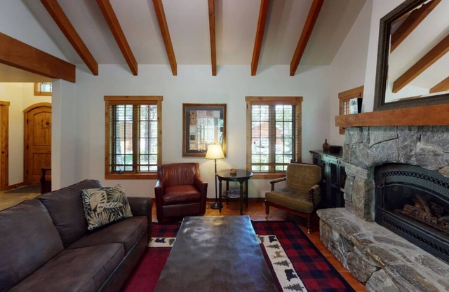 Gone Skiing - Serene Cottage | Ski-In/Ski-Out Private Hot Tub