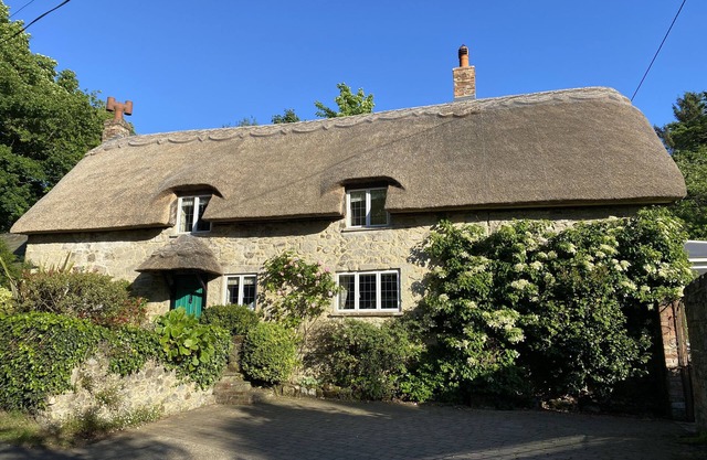 GOODALLS, pet friendly, character holiday cottage in Niton