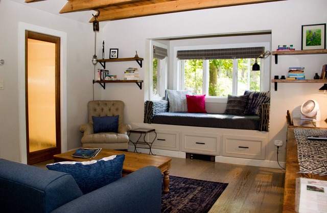 Goose Landing Cottage by the lake with BRAND NEW year-round Hot Tub