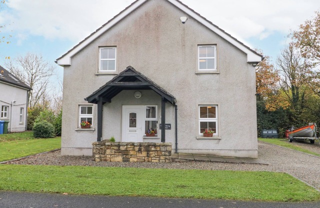 GOOSEBERRY COTTAGE, pet friendly in Lisnaskea, County Fermanagh
