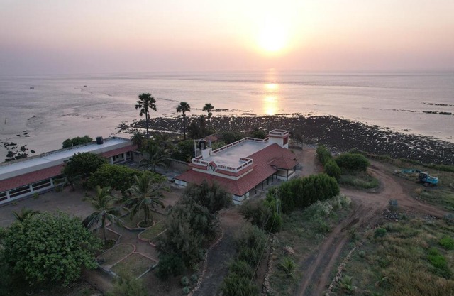 Gopnath Bungalow - A sea view Hotel in Gopnath Beach
