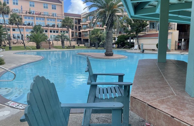 Gorgeous 1 bedroom beach front condo. Sleeps 6