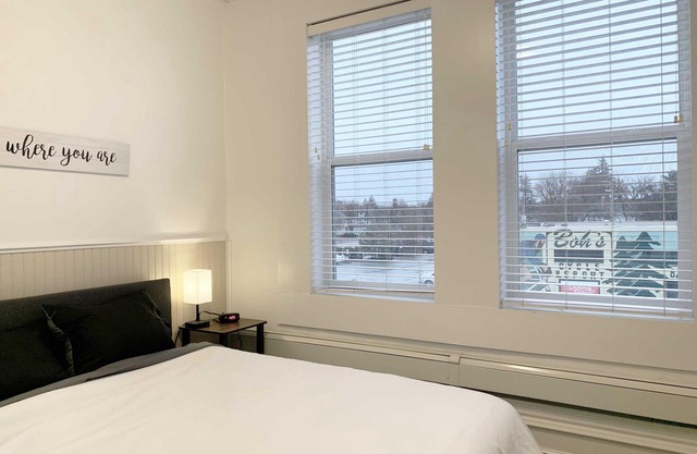 Gorgeous 1-bedroom Condo 🍁 Location, 4k Smart TV, WiFi