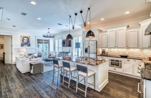 Gorgeous! 1 Minute to Beach and Community Pool, with Golf Cart, Outdoor Fireplac