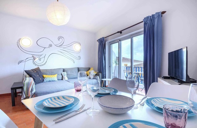 Gorgeous 2 bed, central Burgau Sunny balcony great views! 1 min2beach sleeps 4/6