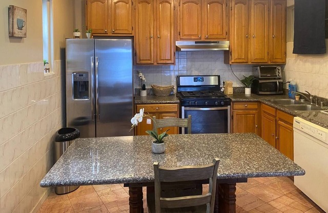 Gorgeous 2 bedroom house w/ Wi-Fi & Self Check In