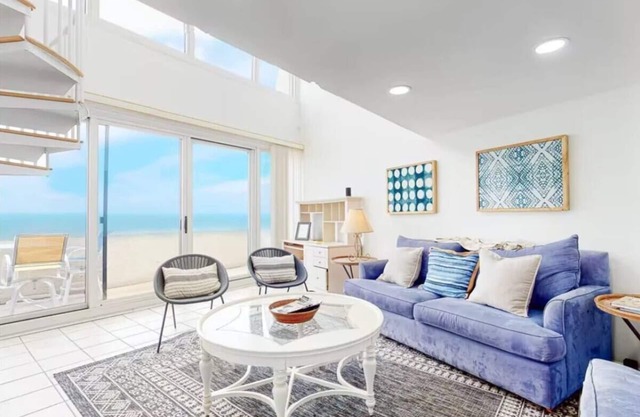 ⭐️Gorgeous 2 Story Oceanfront Penthouse Heated Pool Sauna⭐️