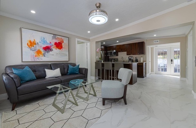 Gorgeous 2BR/2BA Accessible Home Located Close To Many Tampa Attractions!