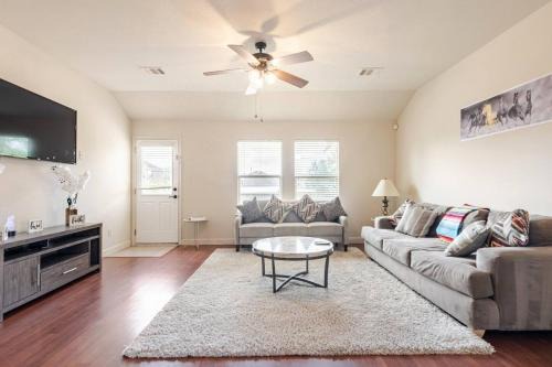 Gorgeous 2story Home with 4 bedrooms