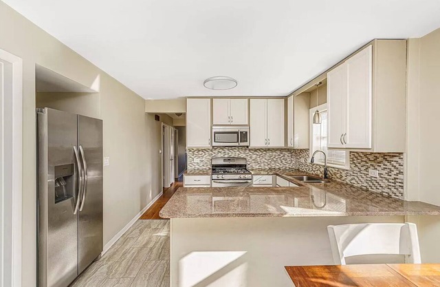 Gorgeous 3-bedroom apartment in Jefferson Park, Chicago
