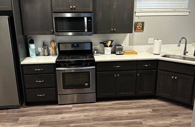 Gorgeous 3Br/2.5ba home in a quiet neighborhood with walking path & park.