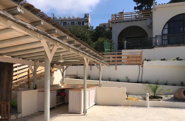 Gorgeous 4-bed villa with large pool and beautiful views
