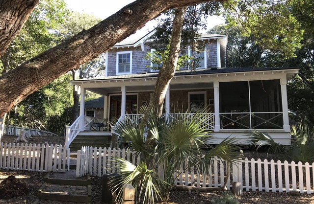 Gorgeous 4 Bedroom Home In Cape Fear Station