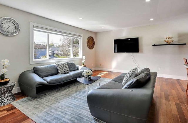 Gorgeous 4 Bedroom, 2 Washroom House