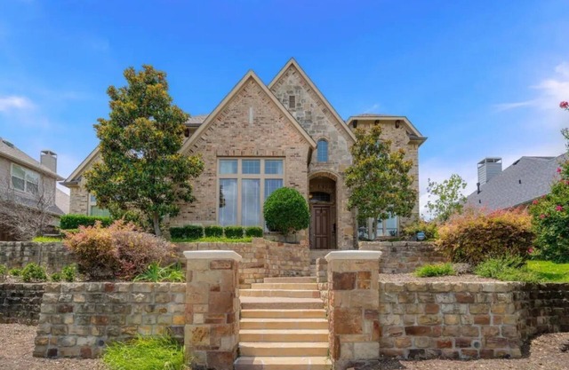 GORGEOUS 4 Bedroom with pool in Lewisville!