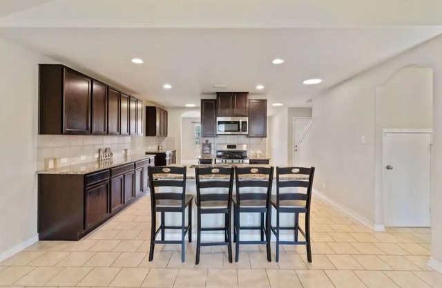 Gorgeous 5-bedroom home near Randolph AFB