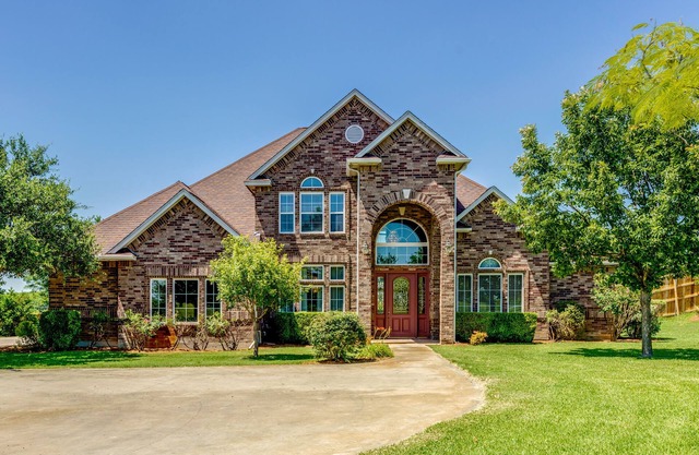Gorgeous 8 Bedroom, 5 Bath, 6012 sq ft. huge game room and Pool on 5 acres