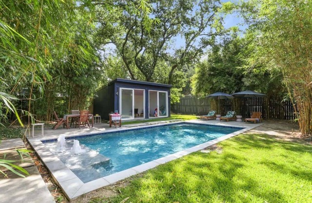 Gorgeous backyard Pool, 2BD Midcity Retreat!