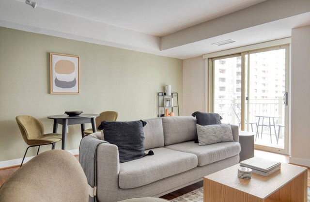 Gorgeous Ballston 1BR w/W/D, Gym & Pool, near Metro, by Blueground