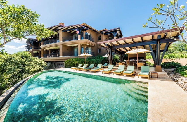 Gorgeous bay view condo and located in the exclusive Papagayo community!