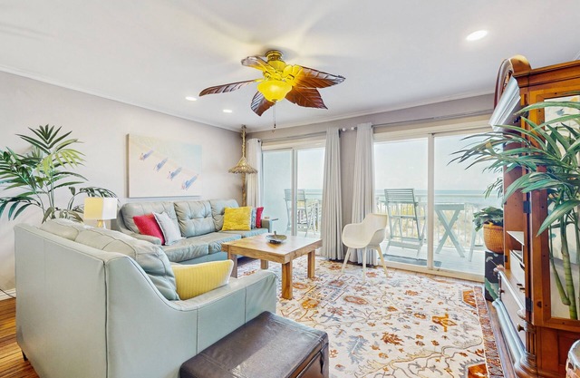 Gorgeous beachfront condo, shared pool and beach access