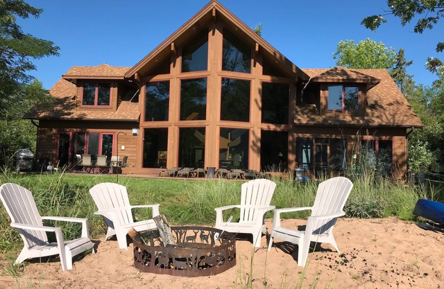 Gorgeous Chalet on Lake Superior with Private Sandy Beach!