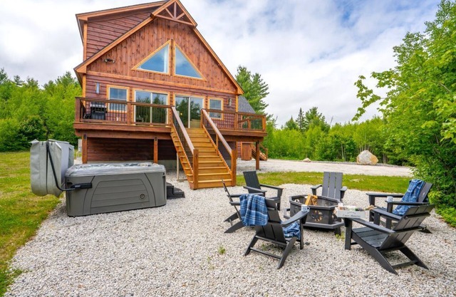 Gorgeous Chalet| Slps12| Hottub| Air Hockey| A/C!