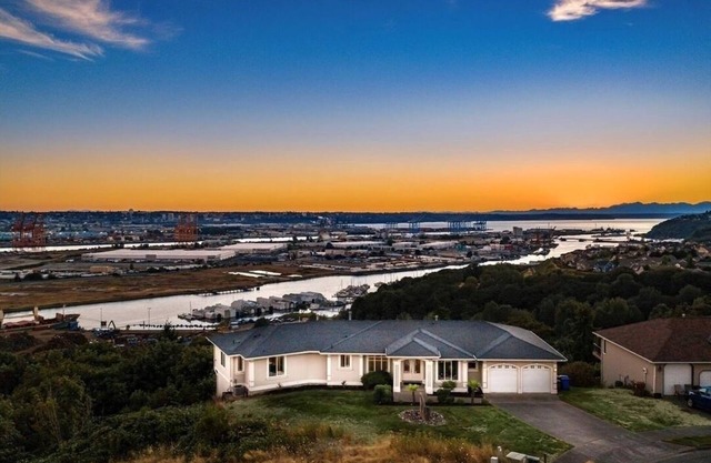 Gorgeous City & Sunset View! W/Sauna