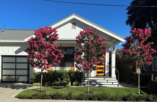 Gorgeous contemporary Napa Valley country home with all new furnishings!